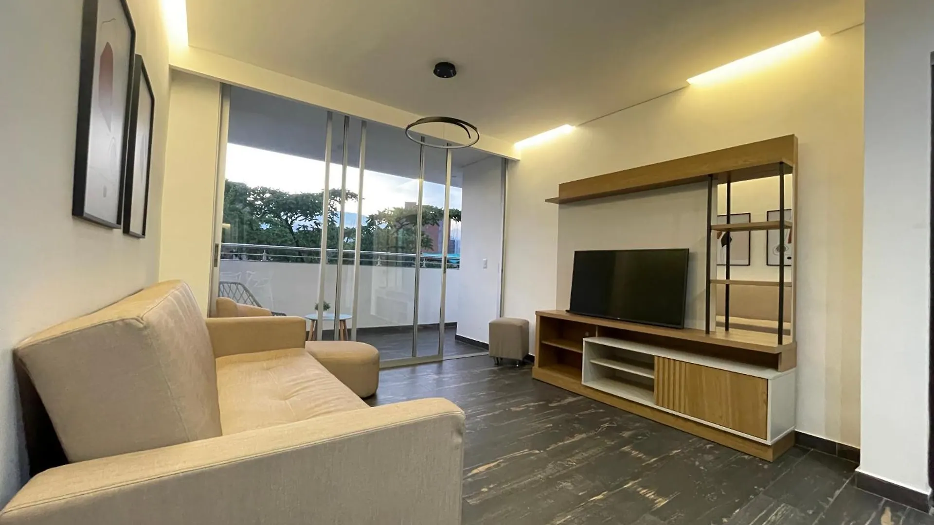 Plazetto Laurles Apartamento Bonito De 3 Alcobas Parquedero Медельин